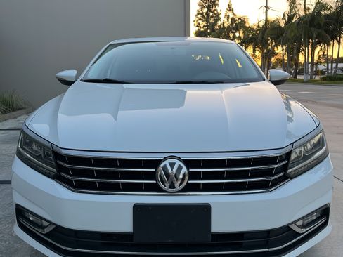Used 2016 Volkswagen Passat 1.8T SE w/ Lighting Package (P06) FWD image 2