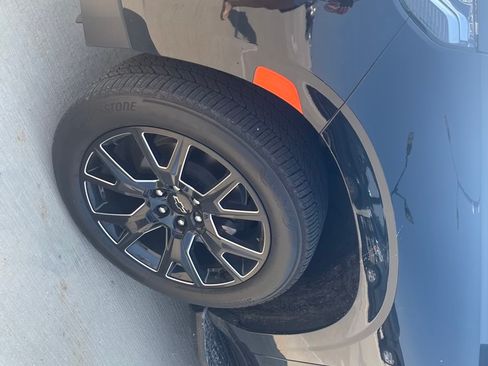 Used 2024 Chevrolet Suburban RST w/ Luxury Package image 8