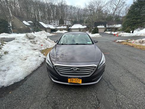 Used 2015 Hyundai Sonata SE image 3