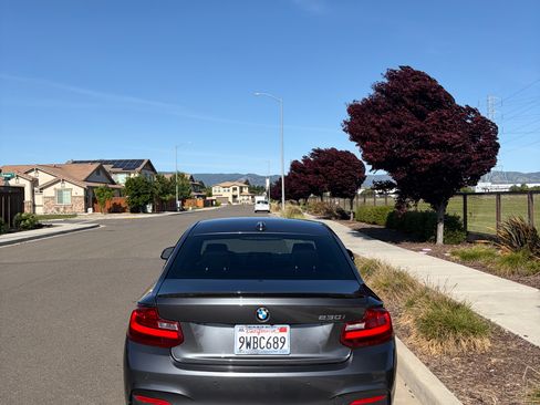 Used 2017 BMW 230i Coupe w/ Premium Package image 6