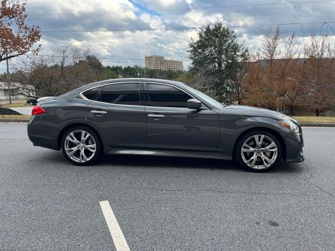 Used 2011 INFINITI M56 w/ Sport Pkg image 6