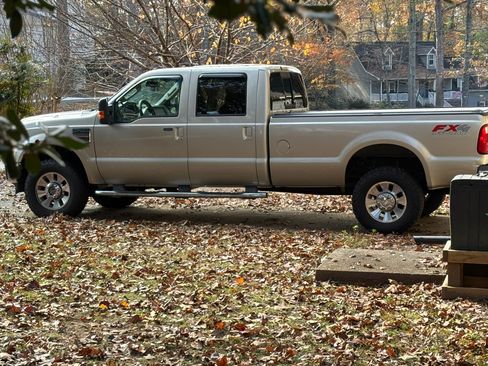 Used 2010 Ford F350 Lariat image 29