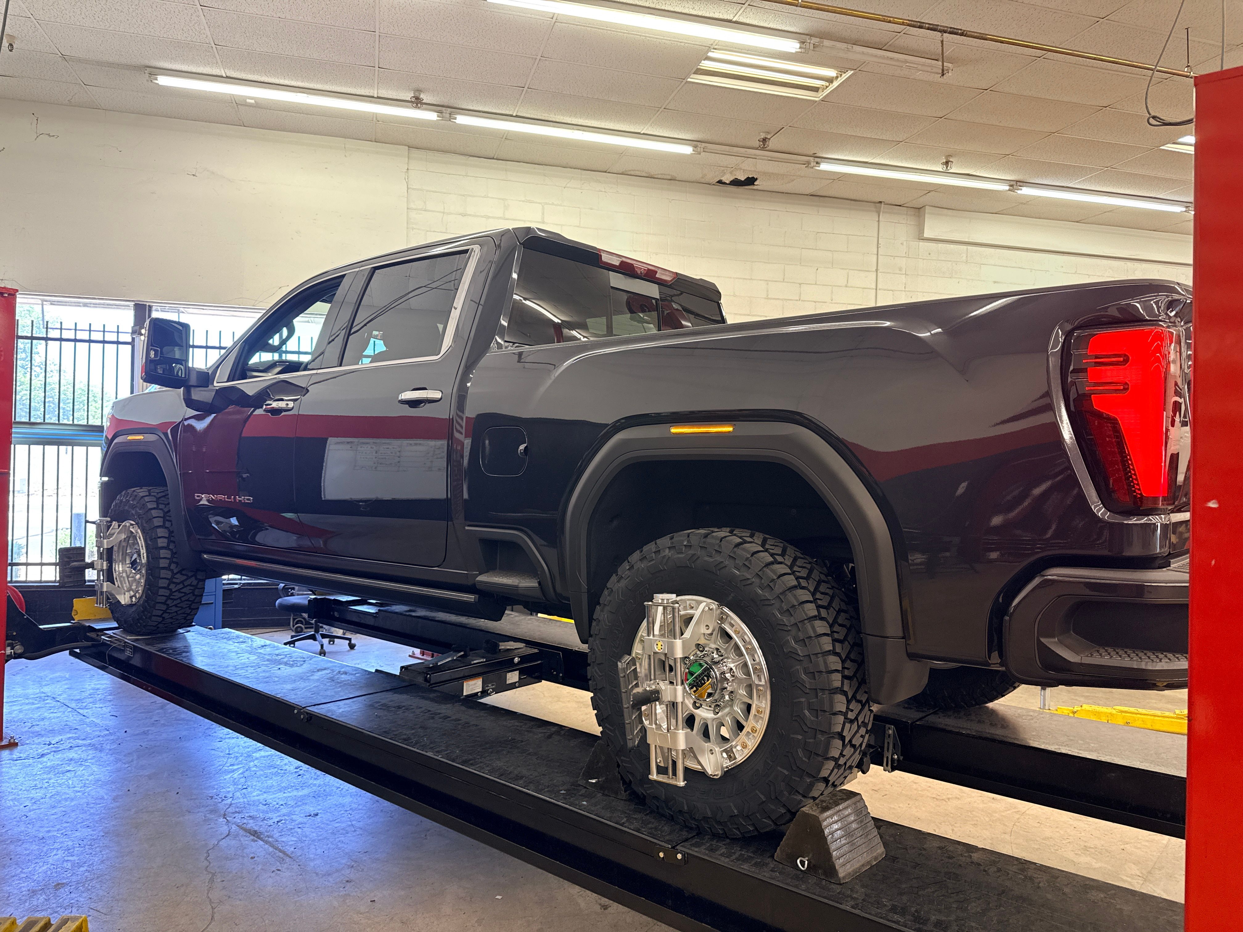 Used 2025 GMC Sierra 2500 Denali w/ Denali Reserve Package AWD/4WD image 14