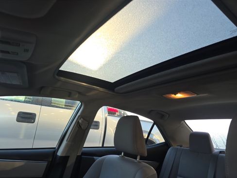 Used 2014 Toyota Corolla LE FWD image 14