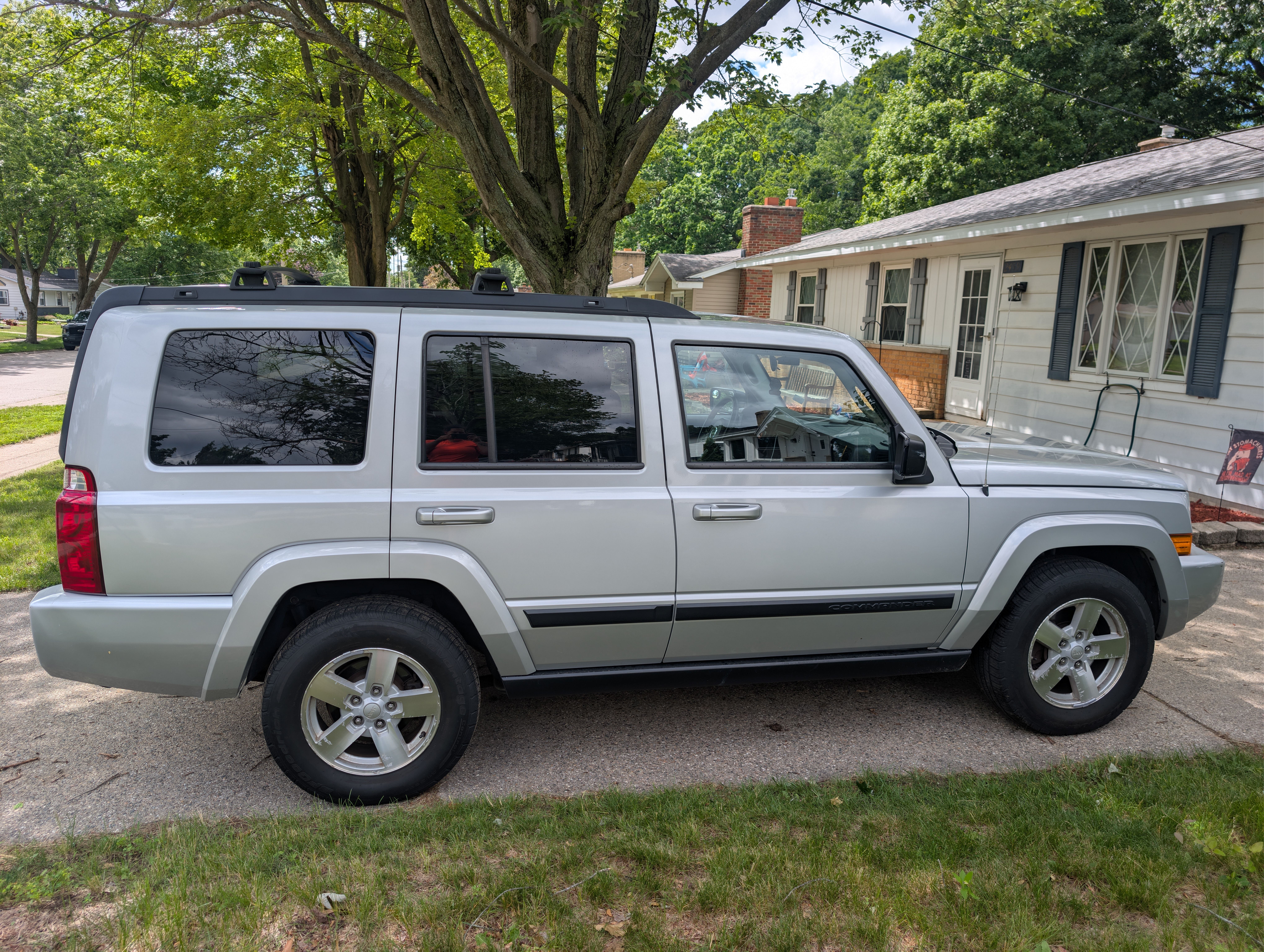 Used 2007 Jeep Commander Sport AWD/4WD image 4