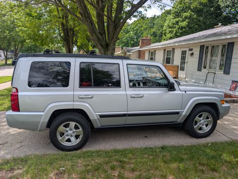 Used 2007 Jeep Commander Sport AWD/4WD image 4
