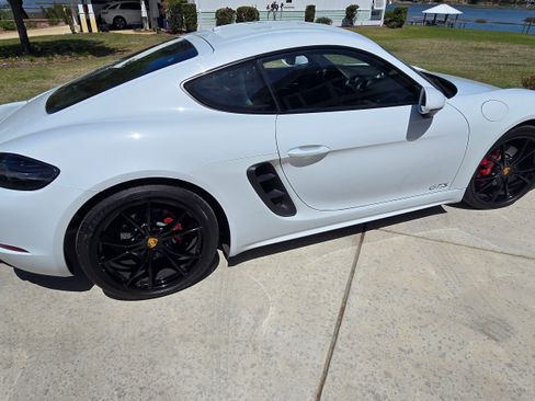 Used 2018 Porsche 718 Cayman GTS RWD image 6