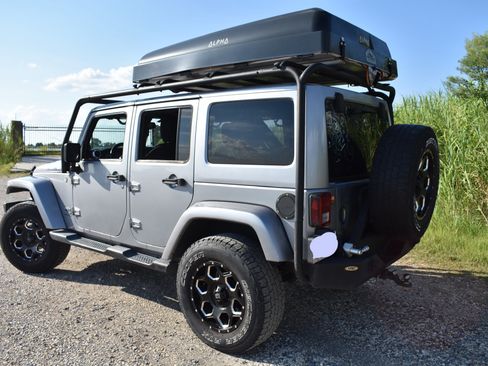 Used 2014 Jeep Wrangler Unlimited Sahara image 5
