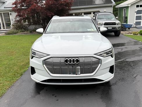 Used 2019 Audi e-tron Premium Plus AWD/4WD image 2