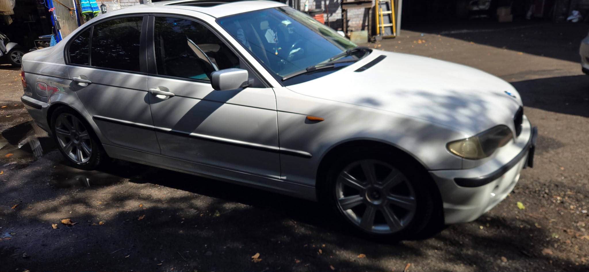 Used 2003 BMW 325i Sedan RWD image 2