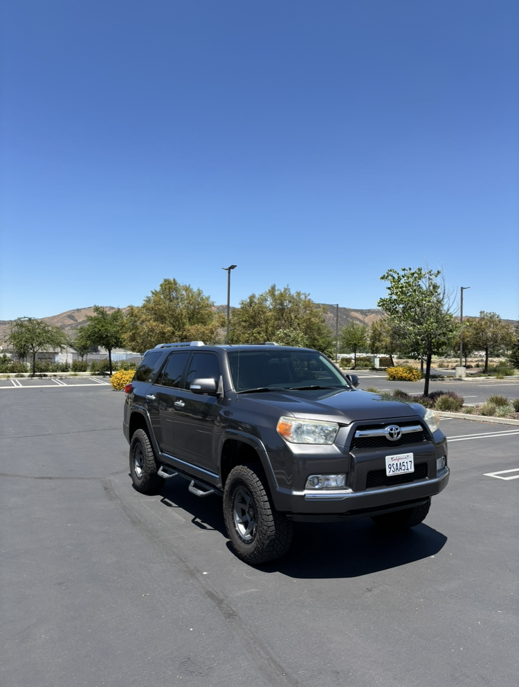 Used 2011 Toyota 4Runner SR5 RWD image 17