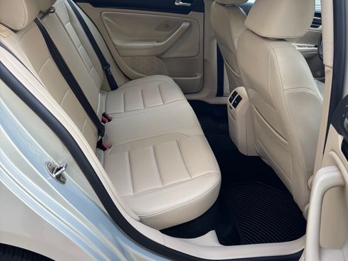 Used 2010 Volkswagen Jetta TDI image 15