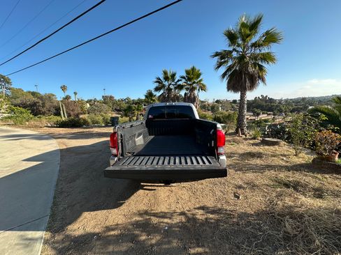 Used 2017 Toyota Tacoma TRD Sport w/ Tow Package RWD image 16