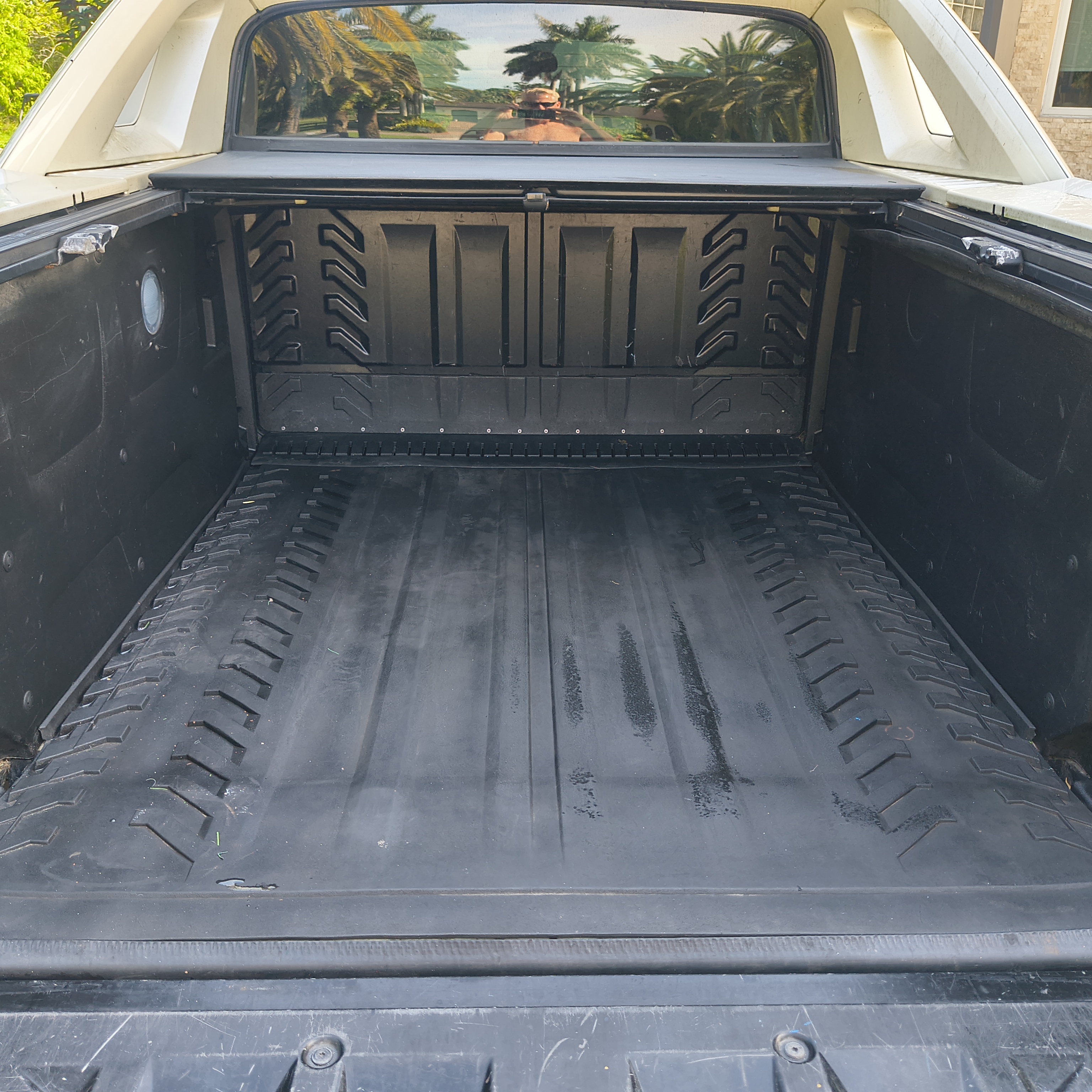 Used 2012 Chevrolet Avalanche LTZ AWD/4WD image 11