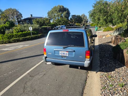 Used 1999 Jeep Cherokee Sport image 9