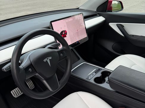 Used 2021 Tesla Model Y Performance image 9