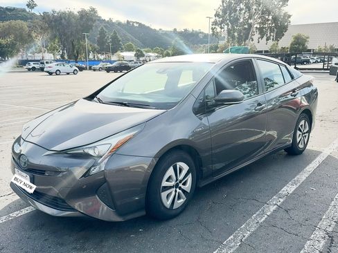 Used 2018 Toyota Prius Three Touring image 2
