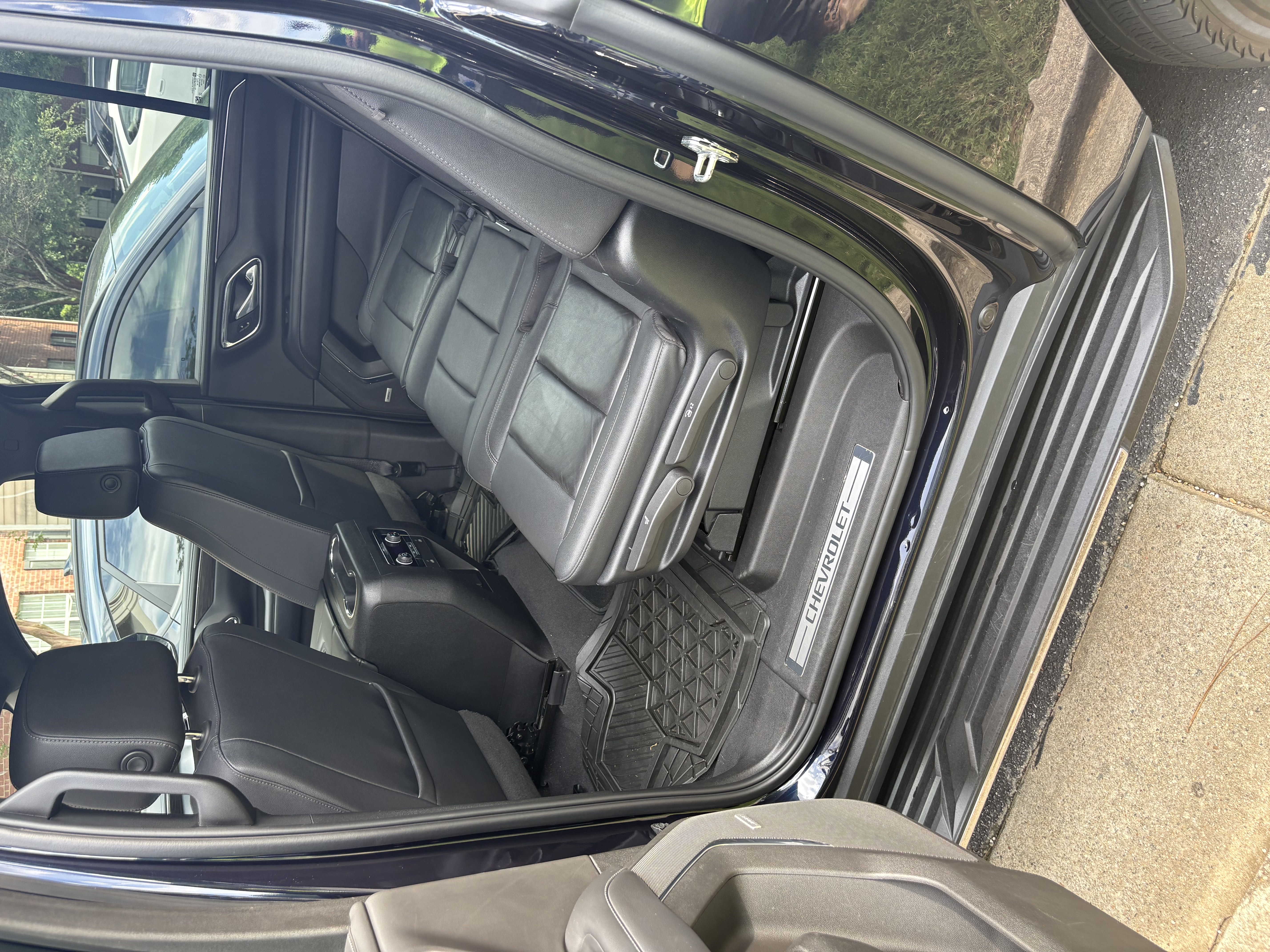 Used 2023 Chevrolet Suburban LT AWD/4WD image 9