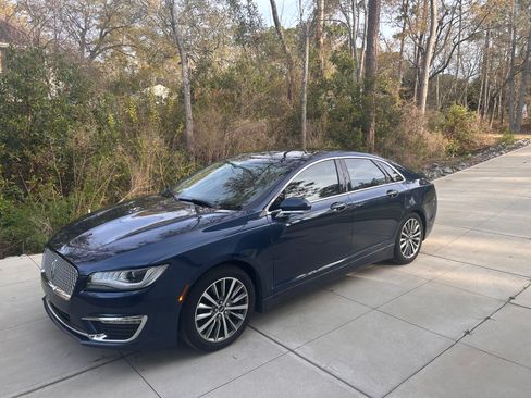 Used 2017 Lincoln MKZ Select image 1