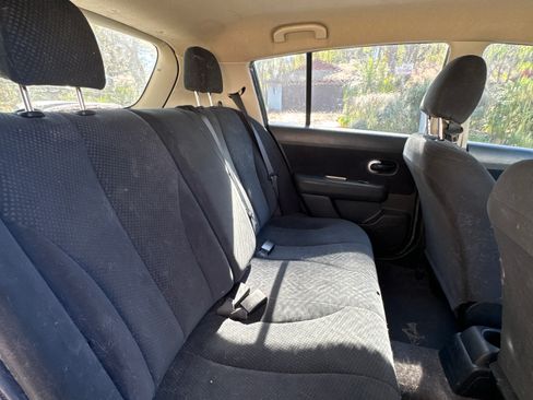 Used 2011 Nissan Versa 1.8 S image 9