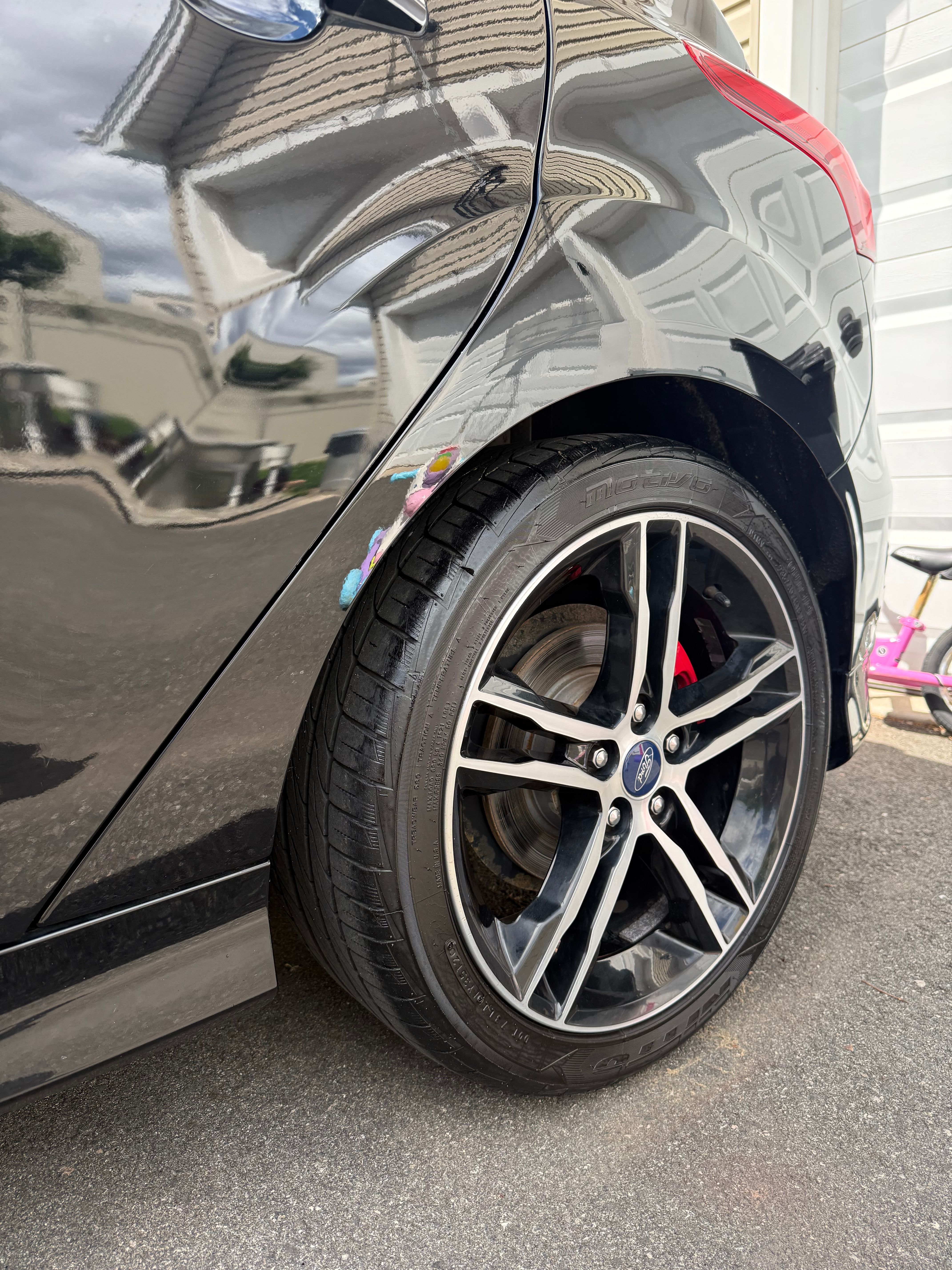 Used 2018 Ford Focus ST w/ Equipment Group 402A FWD image 25