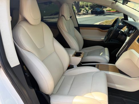 Used 2018 Tesla Model X 75D AWD/4WD image 10