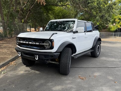 Used 2021 Ford Bronco Outer Banks w/ Sasquatch Package AWD/4WD image 1