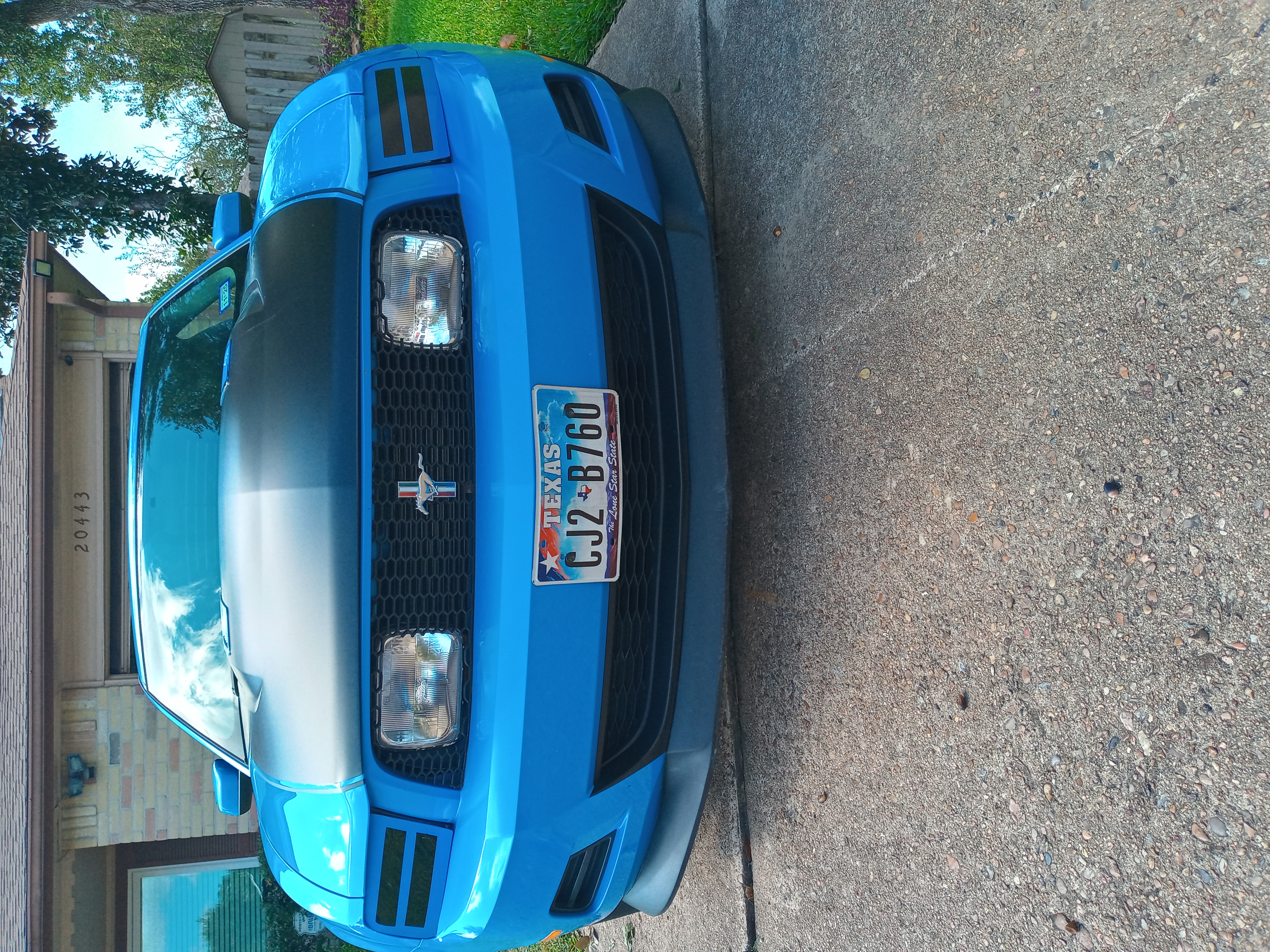 Used 2011 Ford Mustang Coupe RWD image 2