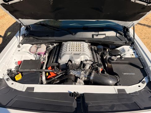 Used 2016 Dodge Challenger SRT Hellcat image 10