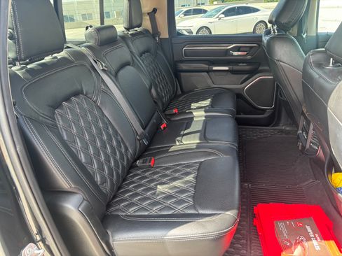 Used 2019 RAM 1500 Laramie AWD/4WD image 32