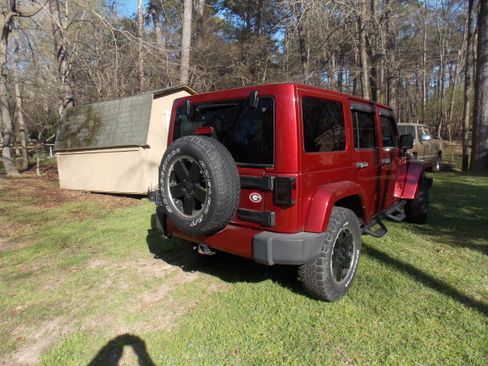 Used 2012 Jeep Wrangler Unlimited Sahara image 12