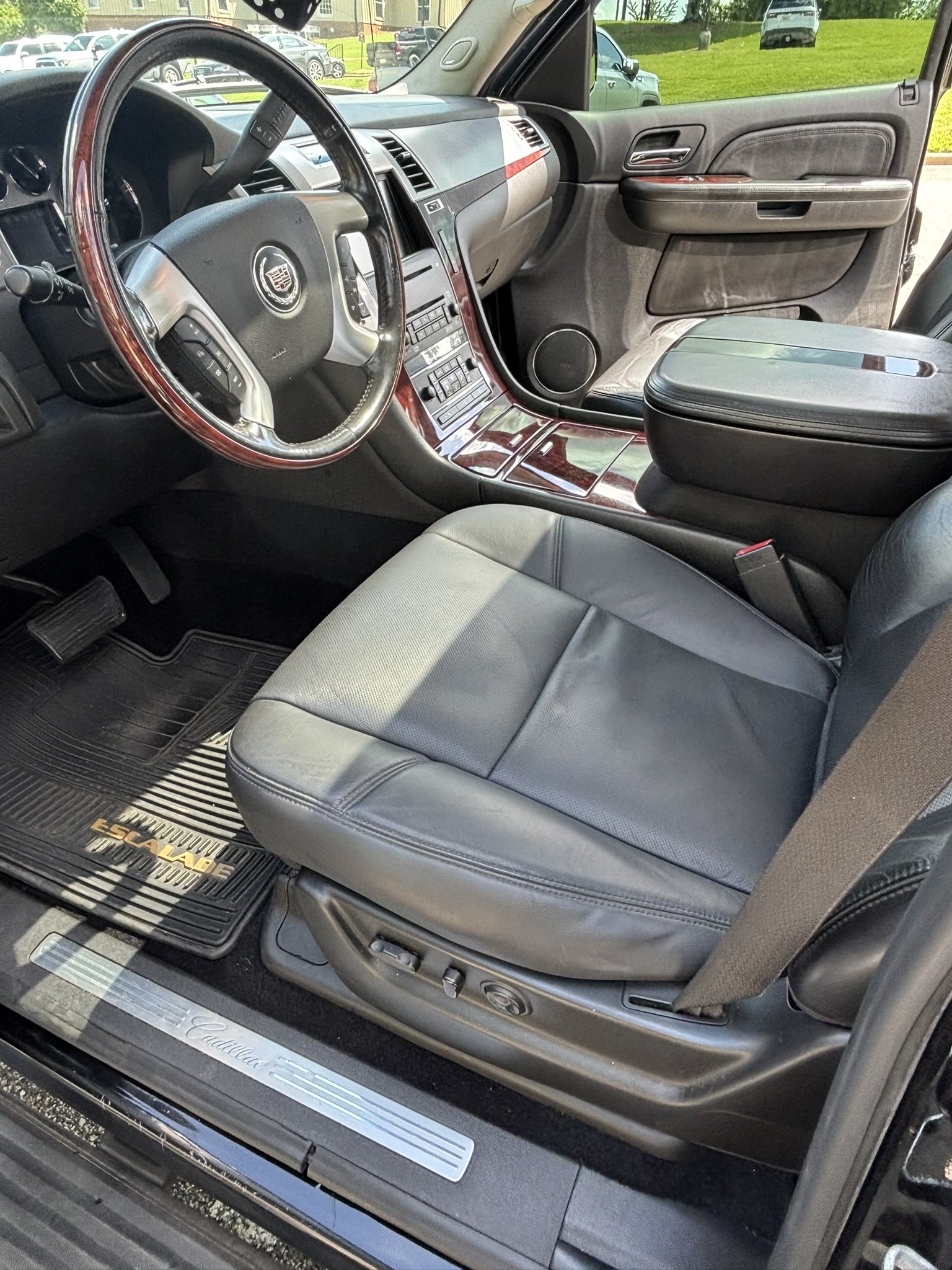 Used 2007 Cadillac Escalade EXT w/ Information Package AWD/4WD image 9