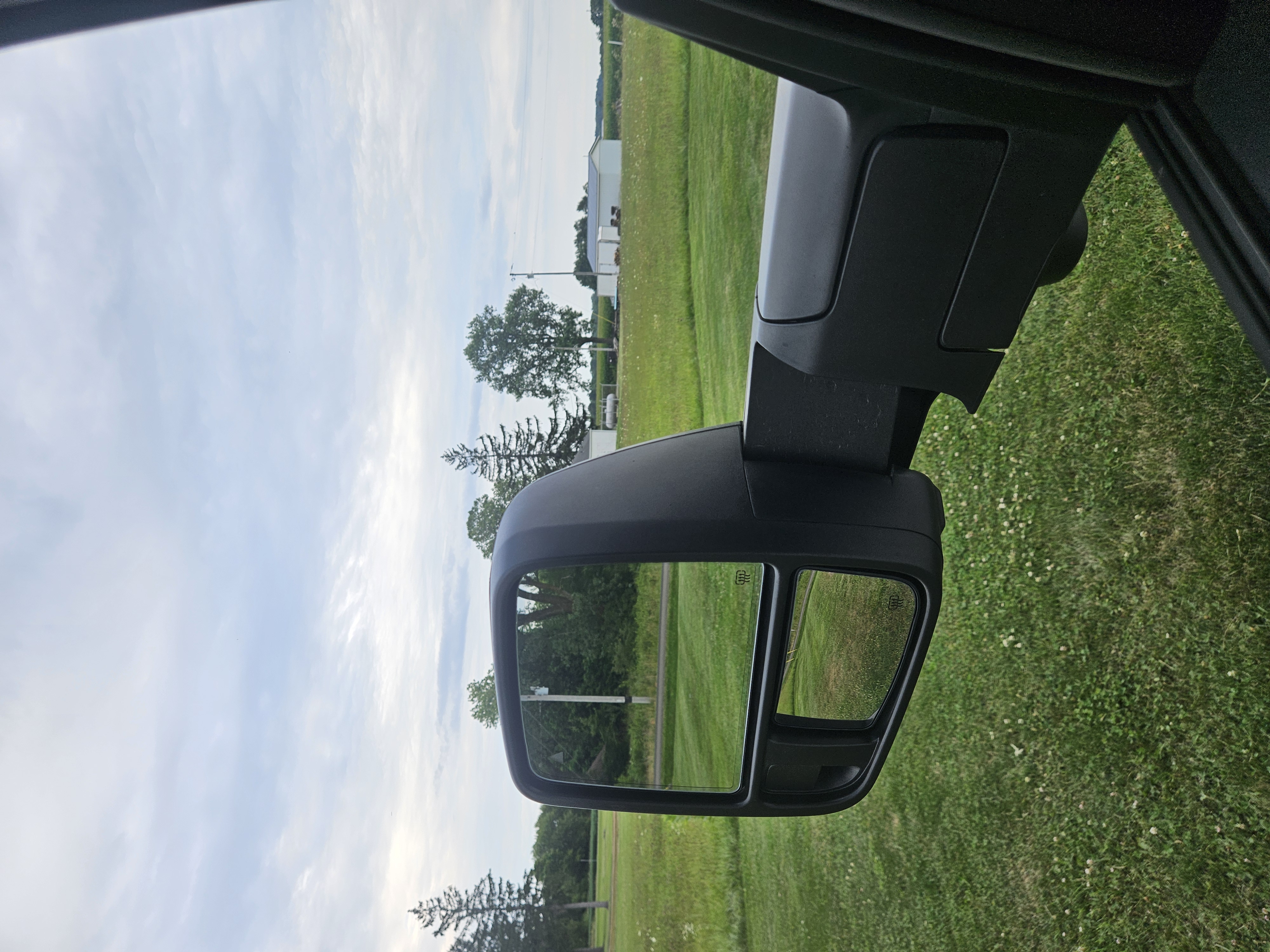 Used 2025 RAM 1500 Laramie w/ Night Edition AWD/4WD image 15