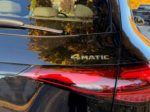 Used 2025 Mercedes-Benz GLC 300 4MATIC image 15