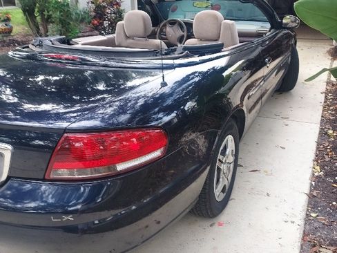 Used 2001 Chrysler Sebring LX image 4