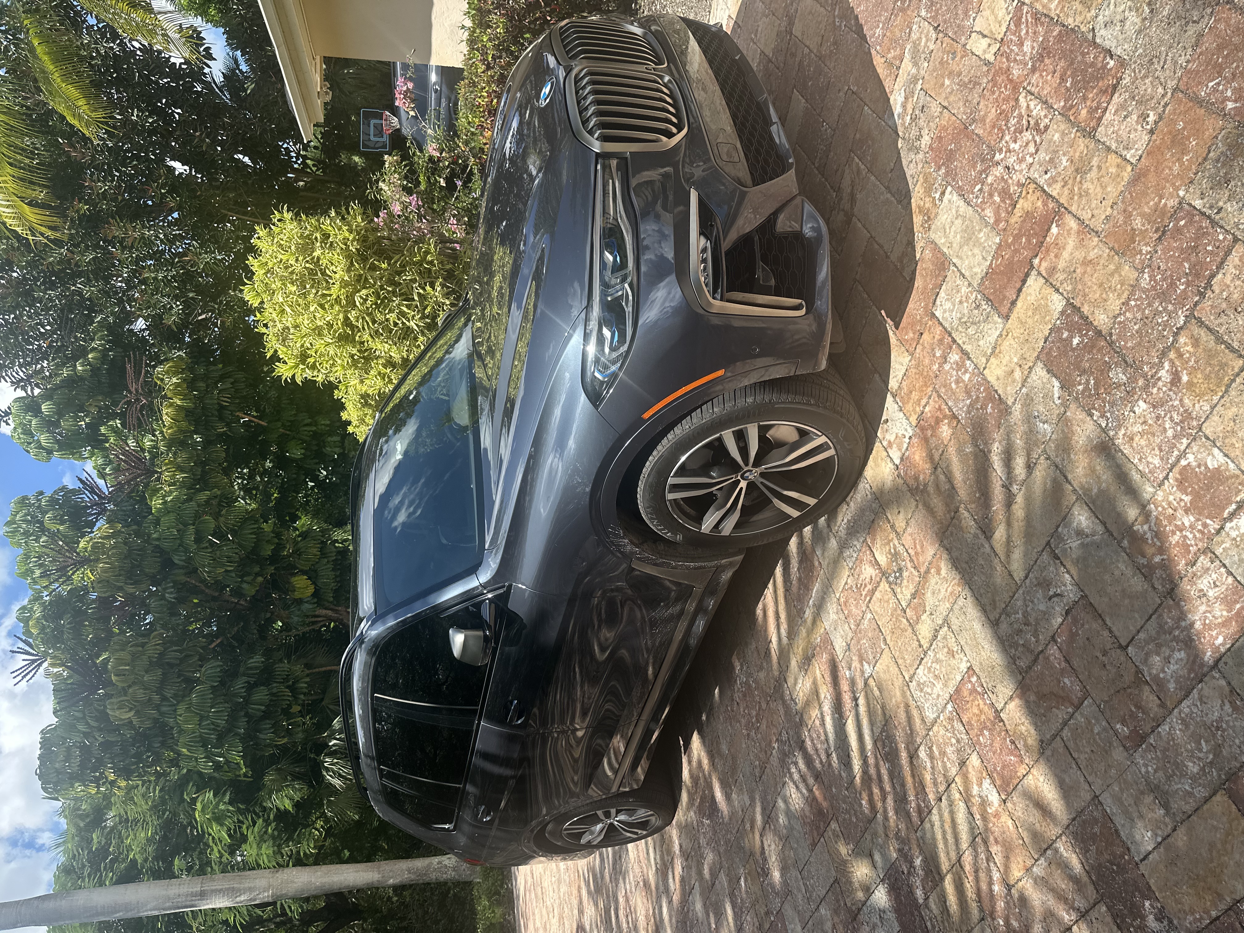 Used 2022 BMW X7 M50i w/ Cold Weather Package AWD/4WD image 1