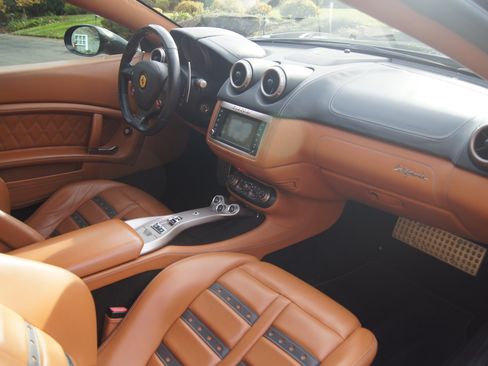 Used 2013 Ferrari California image 10