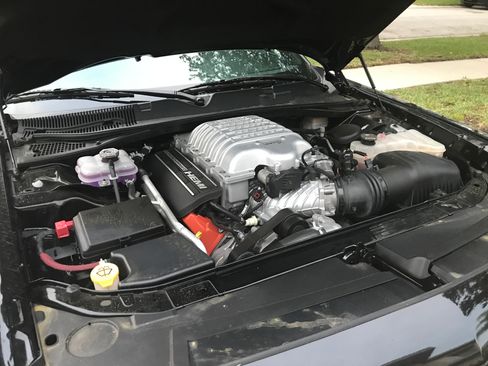 Used 2015 Dodge Challenger SRT Hellcat image 9