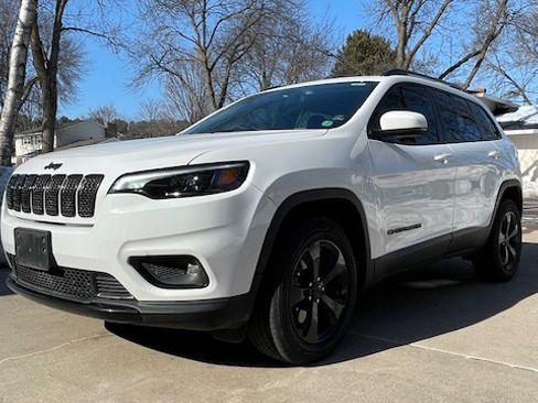 Used 2020 Jeep Cherokee Latitude Plus image 5