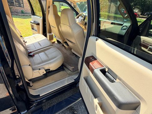Used 2010 Ford F350 Lariat RWD image 16