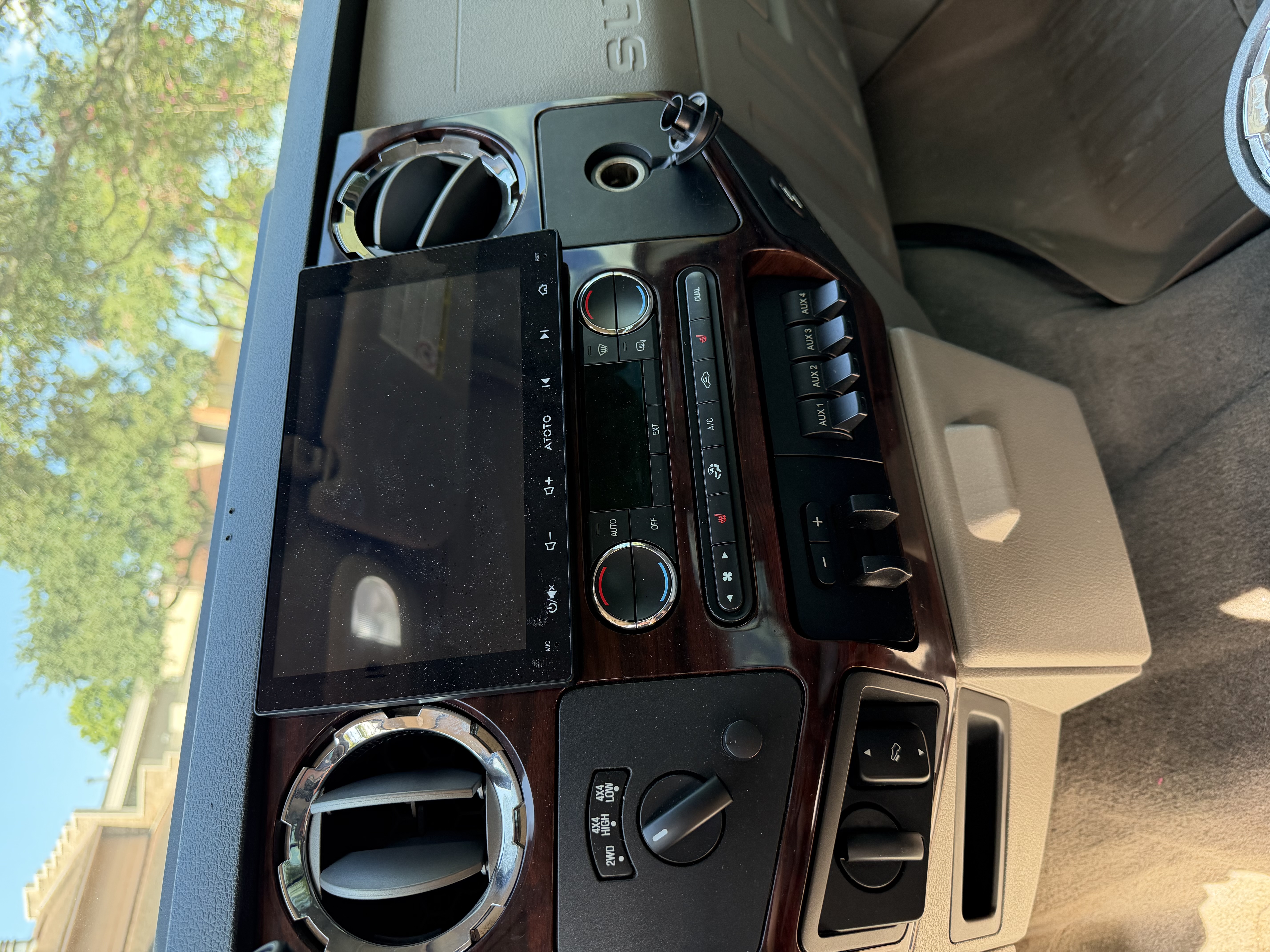 Used 2010 Ford F250 Lariat AWD/4WD image 17
