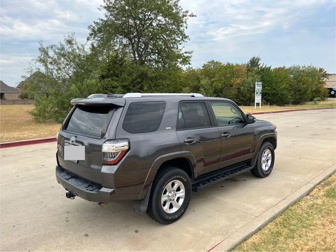 Used 2018 Toyota 4Runner SR5 Premium AWD/4WD image 2