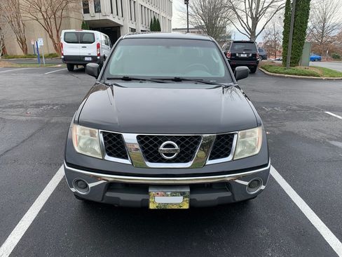 Used 2008 Nissan Frontier SE w/ SE Value Truck Pkg image 2
