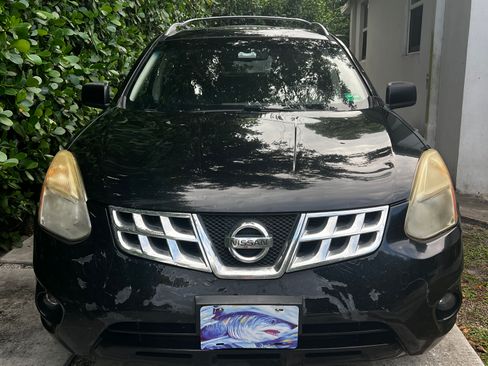 Used 2011 Nissan Rogue SV w/ SL Pkg image 2