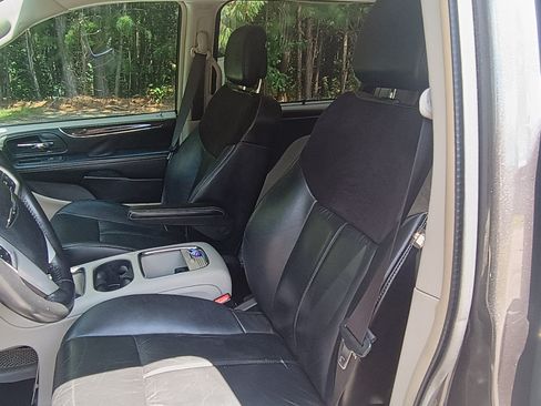 Used 2016 Chrysler Town & Country Limited Platinum w/ Trailer Tow Group image 15