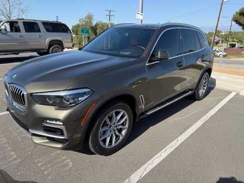 Used 2021 BMW X5 sDrive40i w/ Premium Package image 2