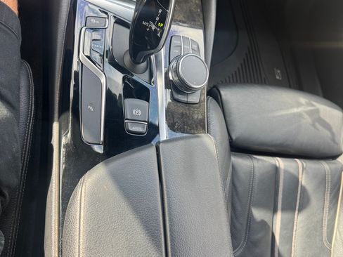 Used 2018 BMW 530i xDrive w/ Premium Package image 14