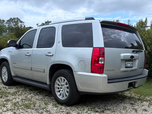 Used 2011 Chevrolet Tahoe 4WD Hybrid image 2