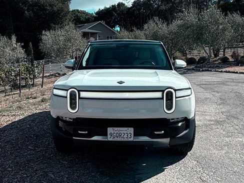 Used 2023 Rivian R1S Adventure image 2
