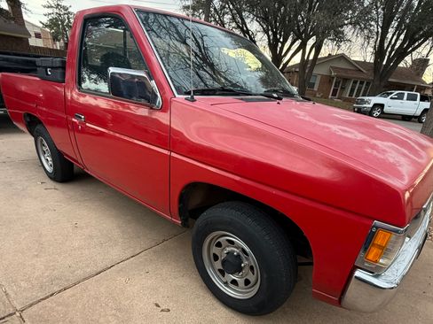 Used 1994 Nissan Pickup XE image 4